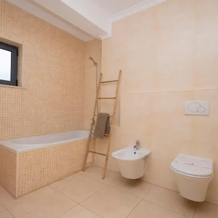 Laguna Vista , Four Bedroom Luxury Penthouse * Lagos